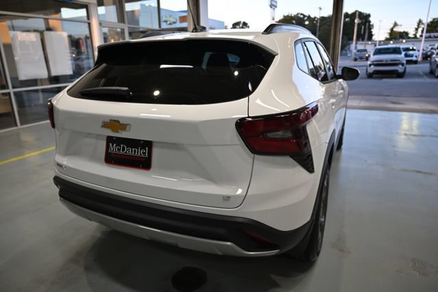 New 2026 Chevrolet Trax LT FWD image 5