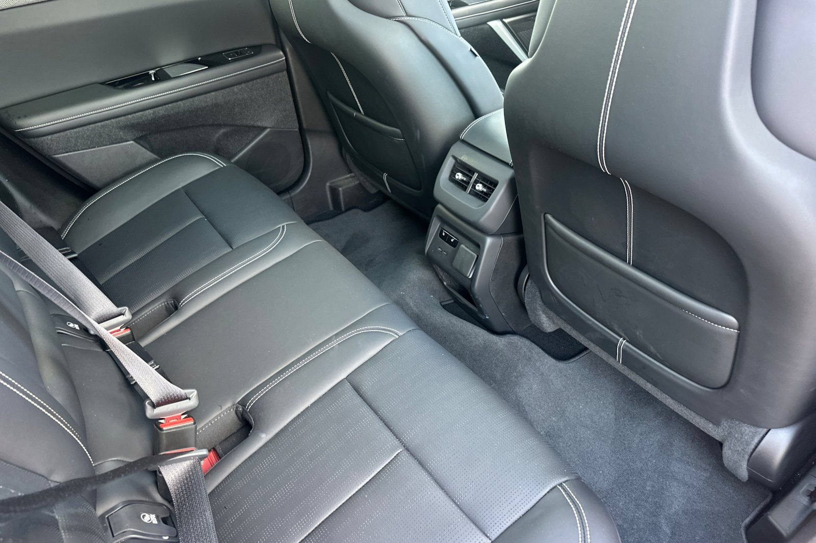 Certified 2025 Cadillac Optiq Sport 2 AWD/4WD image 18