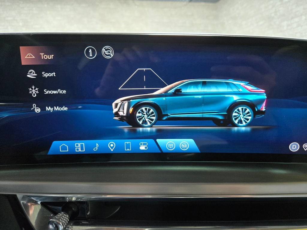 Used 2024 Cadillac Lyriq Luxury AWD/4WD image 23
