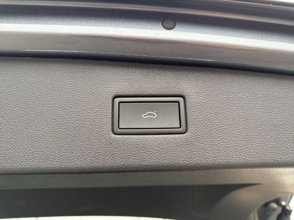 Used 2022 Volkswagen Tiguan SEL R-Line image 47