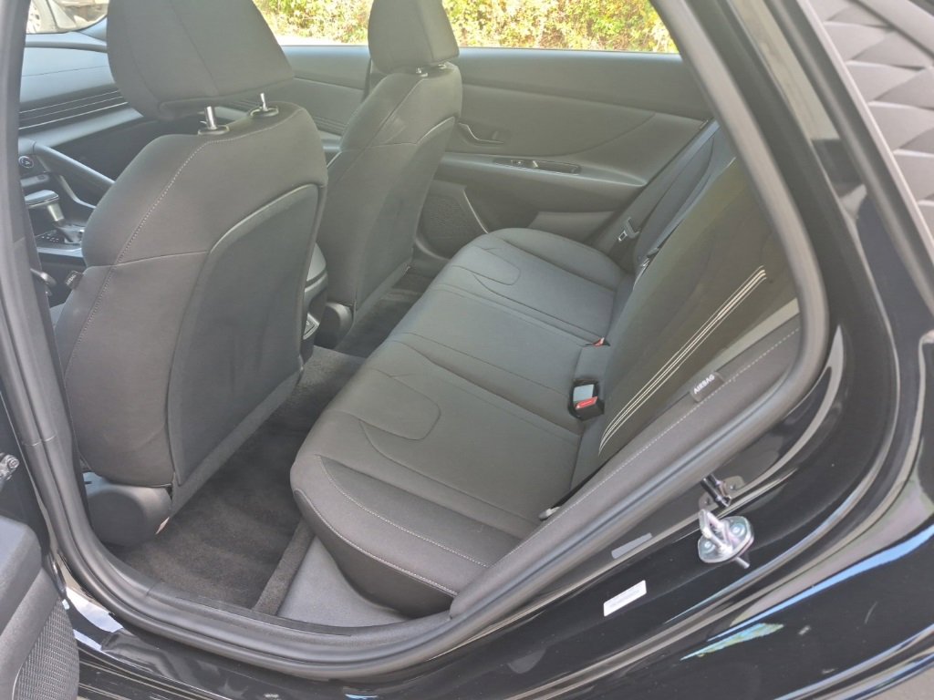 Used 2025 Hyundai Elantra Sport image 9