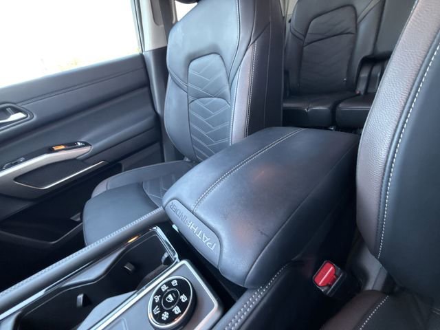 Used 2024 Nissan Pathfinder Platinum w/ Cargo Package image 23