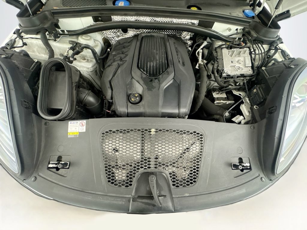 Used 2023 Porsche Macan Turbo AWD/4WD image 34