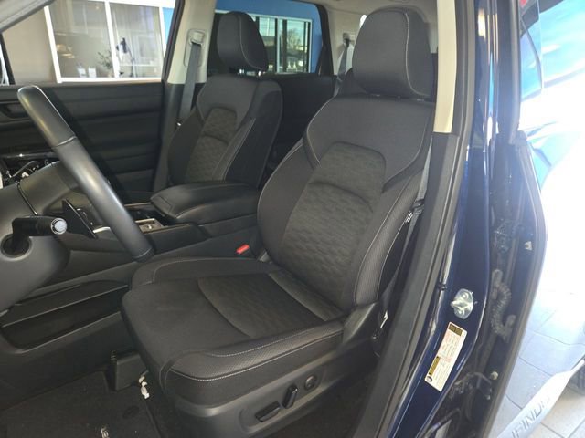 Used 2025 Nissan Pathfinder SV FWD image 11