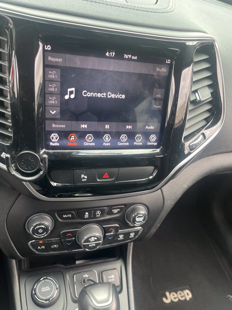 Used 2019 Jeep Cherokee Limited AWD/4WD image 3