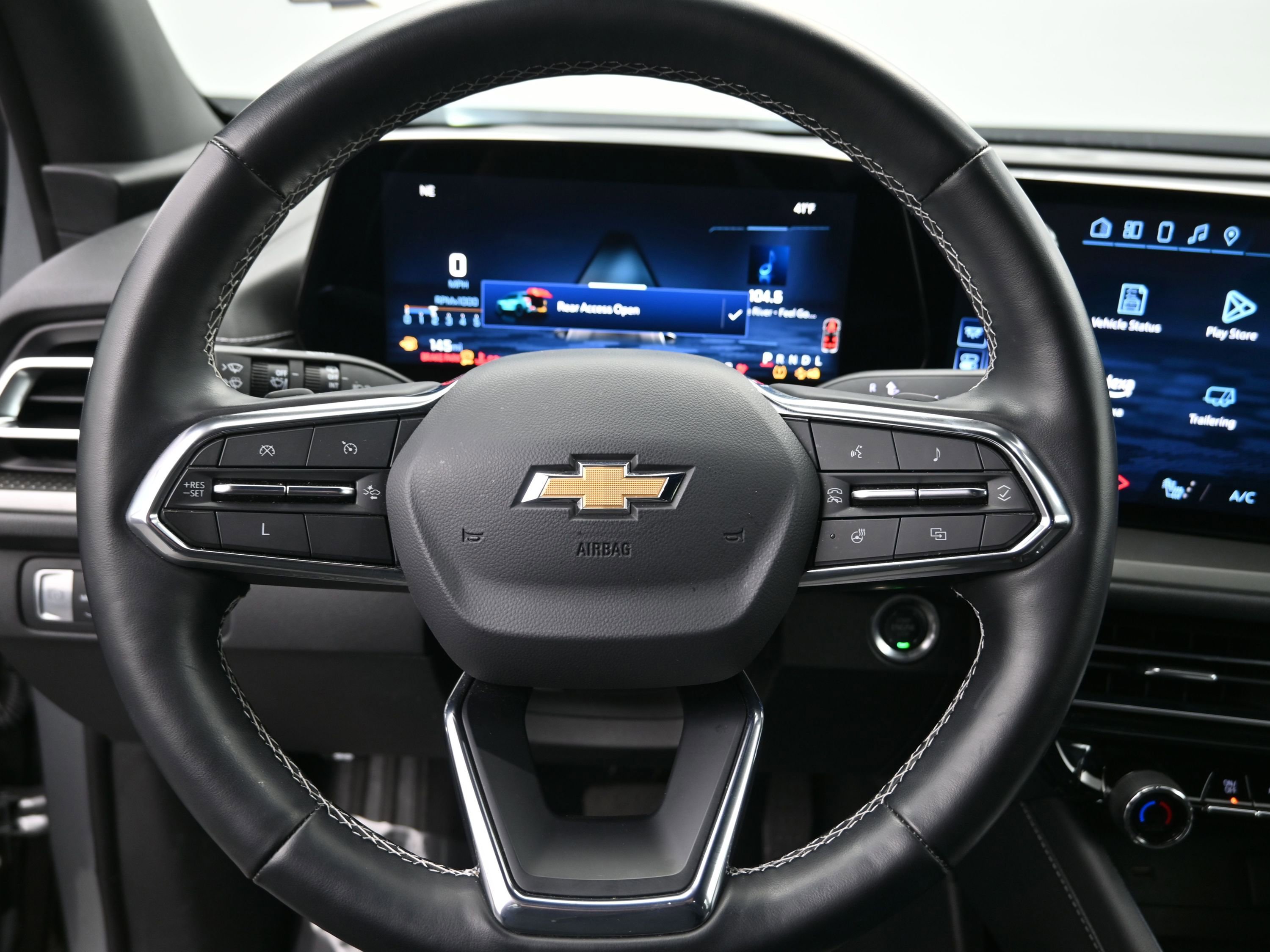 Used 2025 Chevrolet Traverse LT image 13