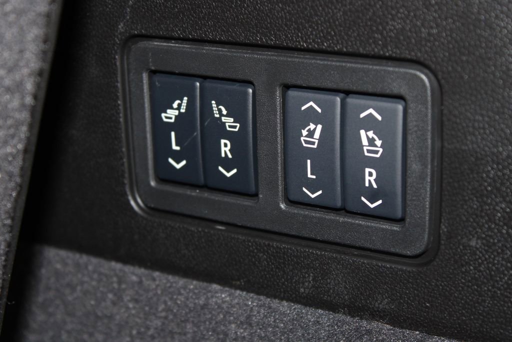 Used 2025 Cadillac XT6 Premium Luxury image 18