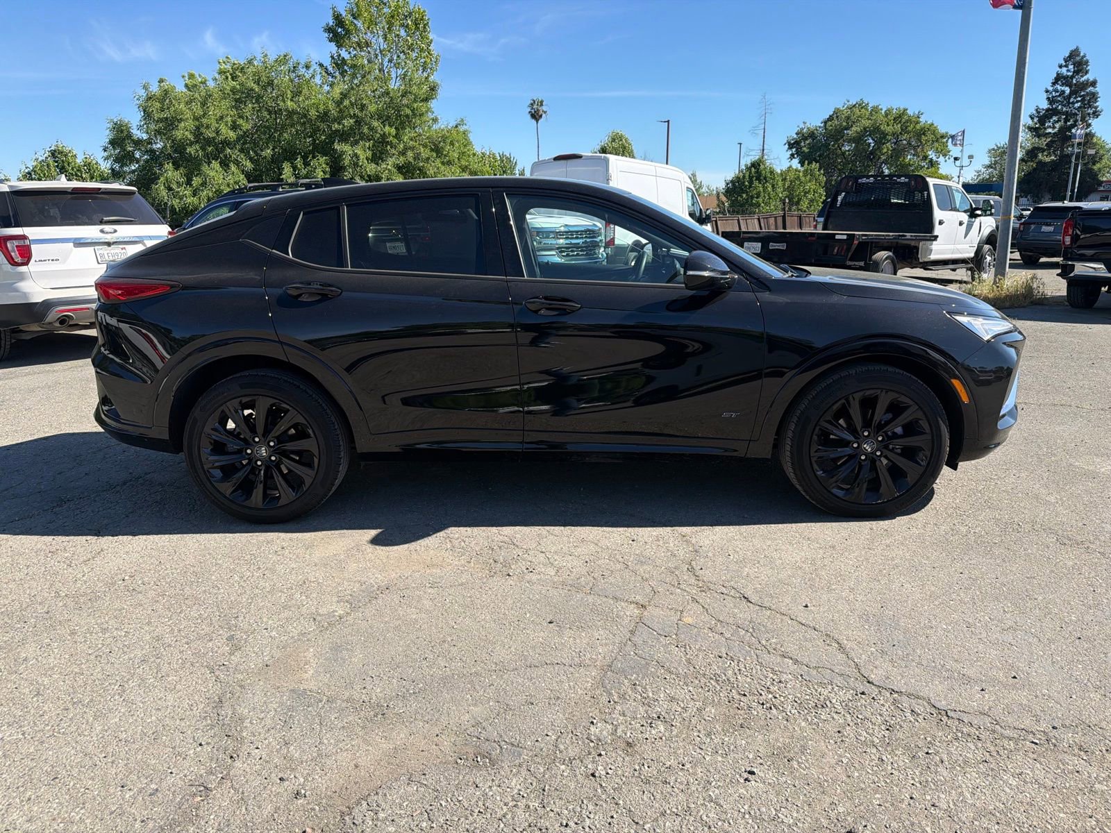 Used 2025 Buick Envista Sport Touring w/ Experience Buick Package image 6