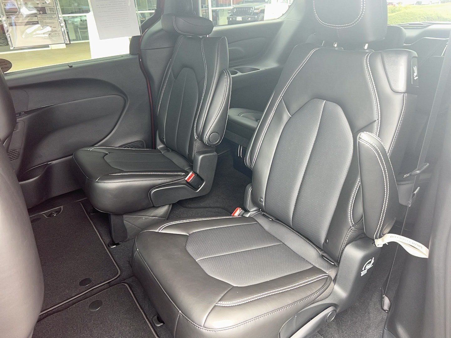 New 2027 Chrysler Pacifica Select FWD image 19