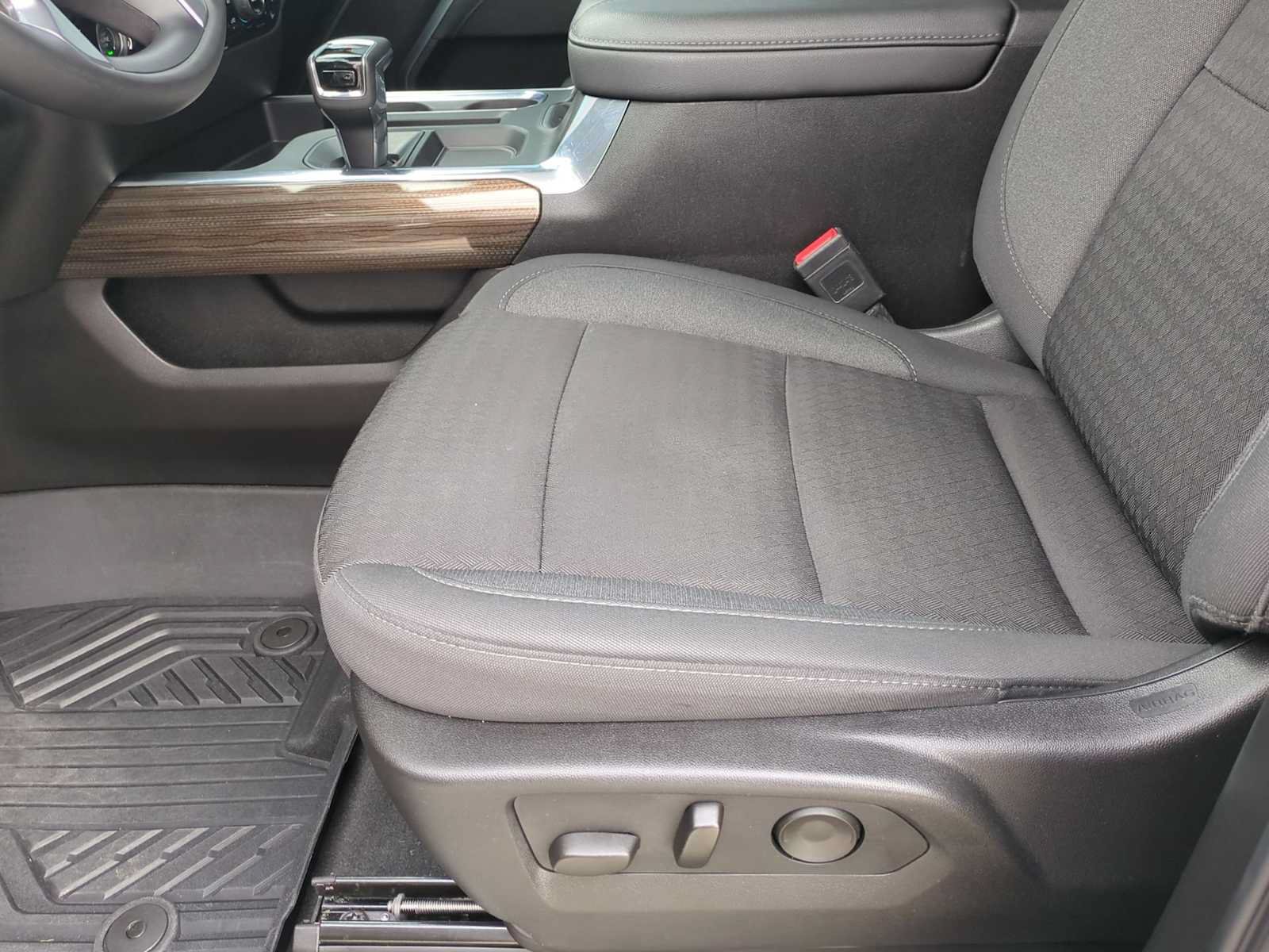 Used 2024 Chevrolet Silverado 1500 LT AWD/4WD image 19
