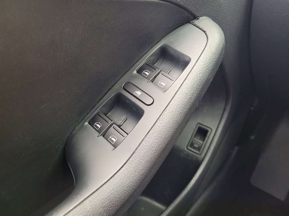 Used 2013 Volkswagen Jetta SE FWD image 27