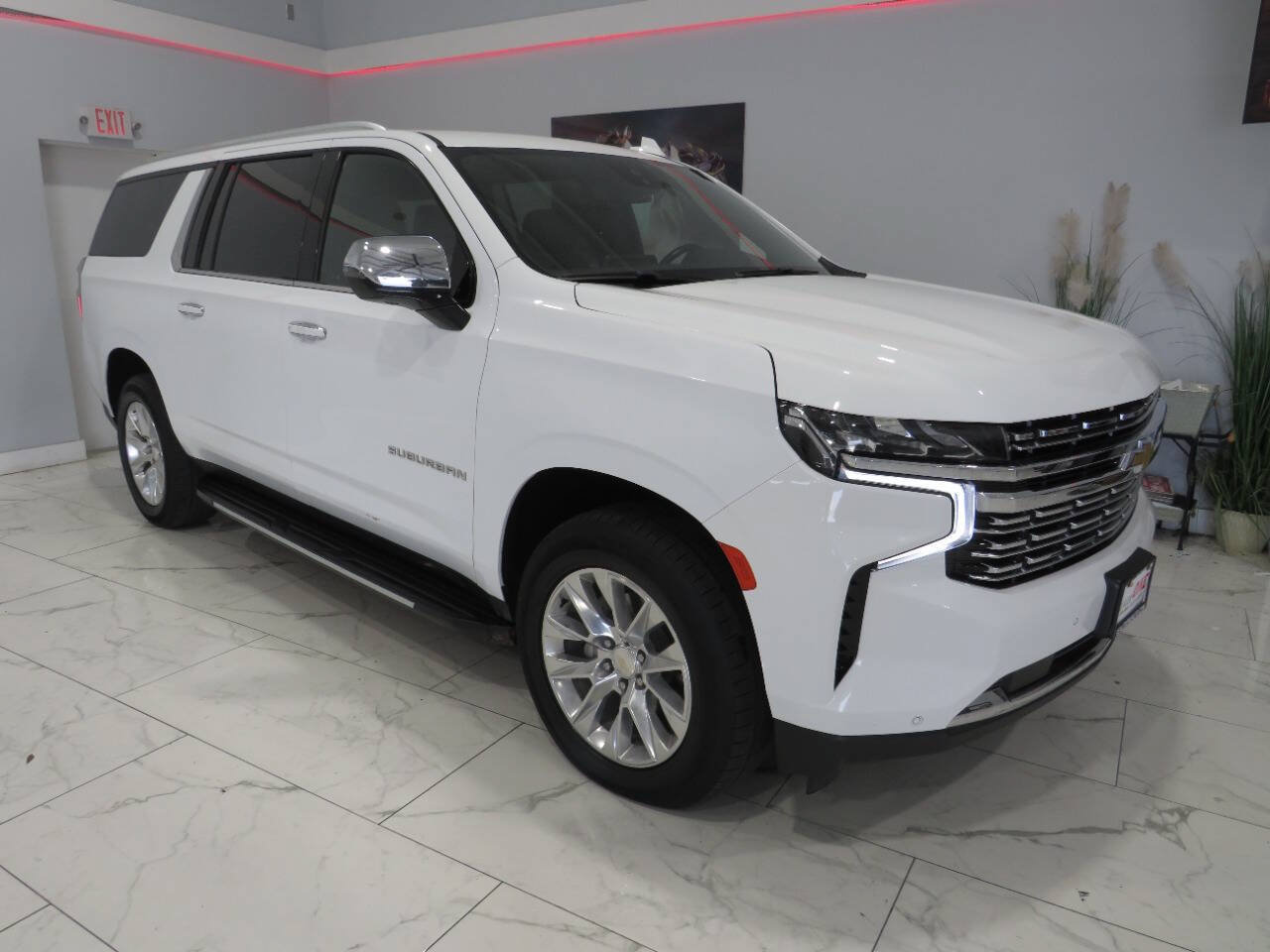 Used 2023 Chevrolet Suburban Premier RWD image 1