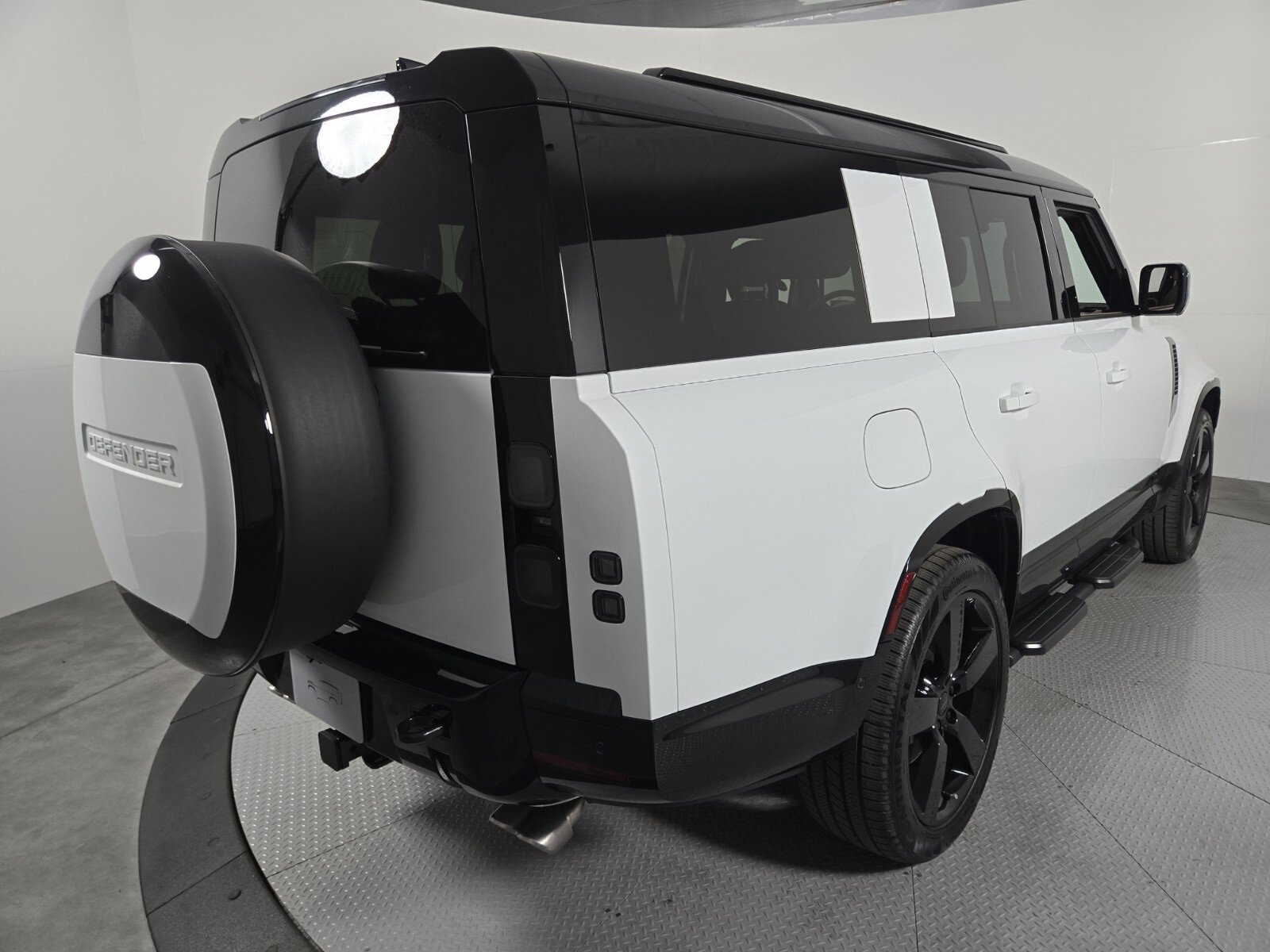 New 2026 Land Rover Defender 130 V8 image 2