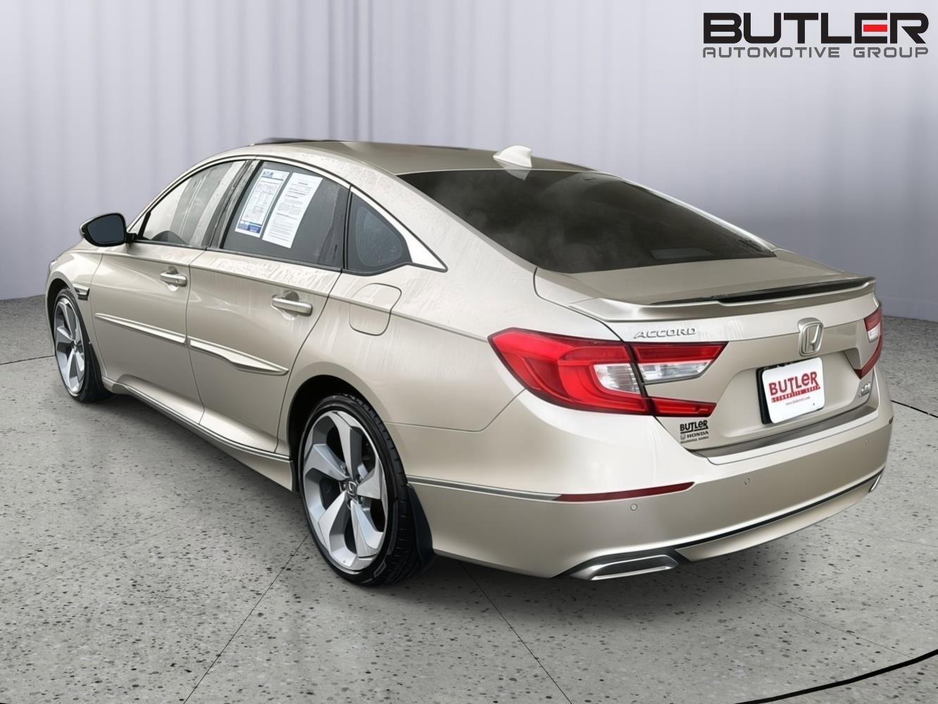 Used 2018 Honda Accord Touring image 3