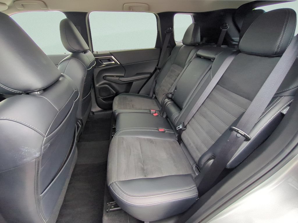 Used 2024 Mitsubishi Outlander SE FWD image 10