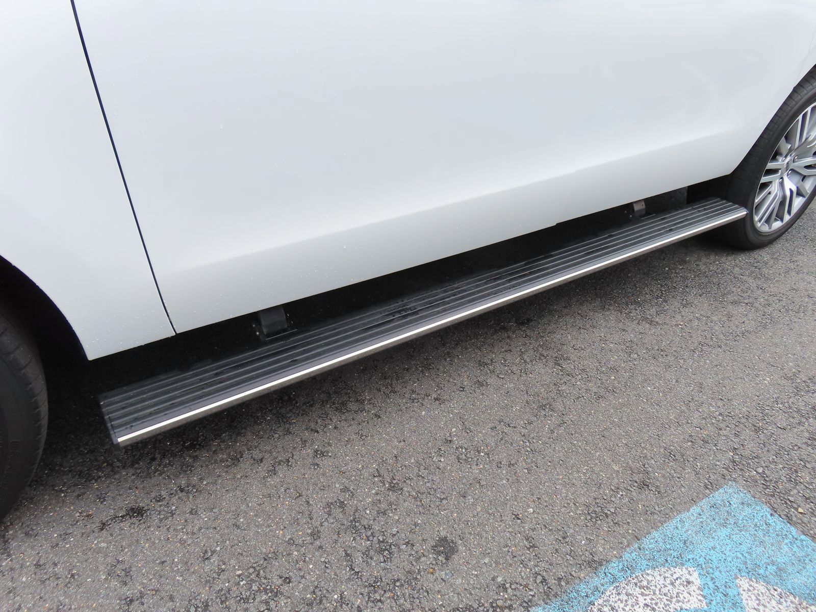 Used 2023 Ford Expedition Max Limited image 9