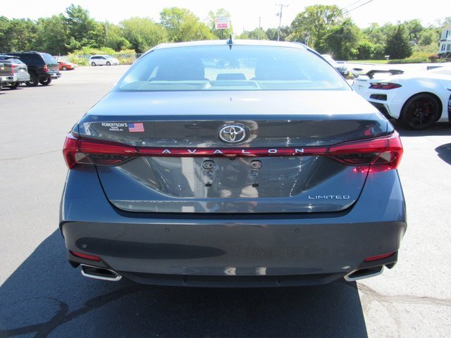 Used 2022 Toyota Avalon Limited image 3