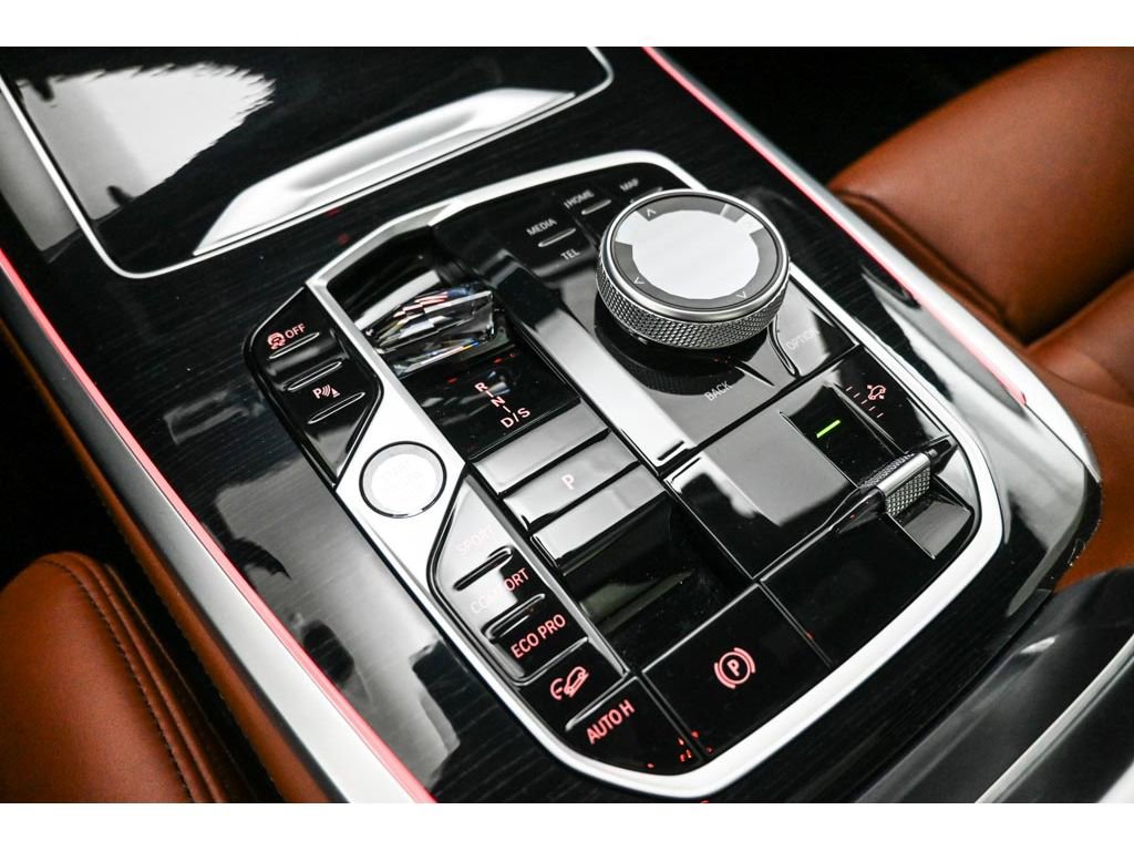 Used 2025 BMW X7 M60i AWD/4WD image 15