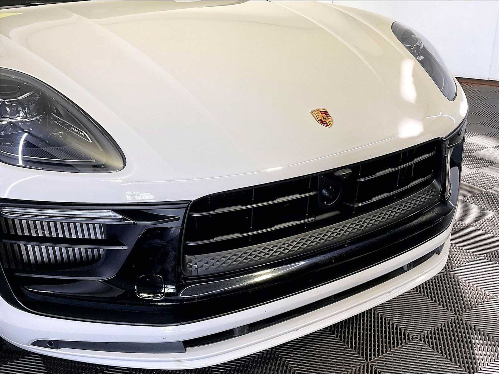 Certified 2024 Porsche Macan S AWD/4WD image 34
