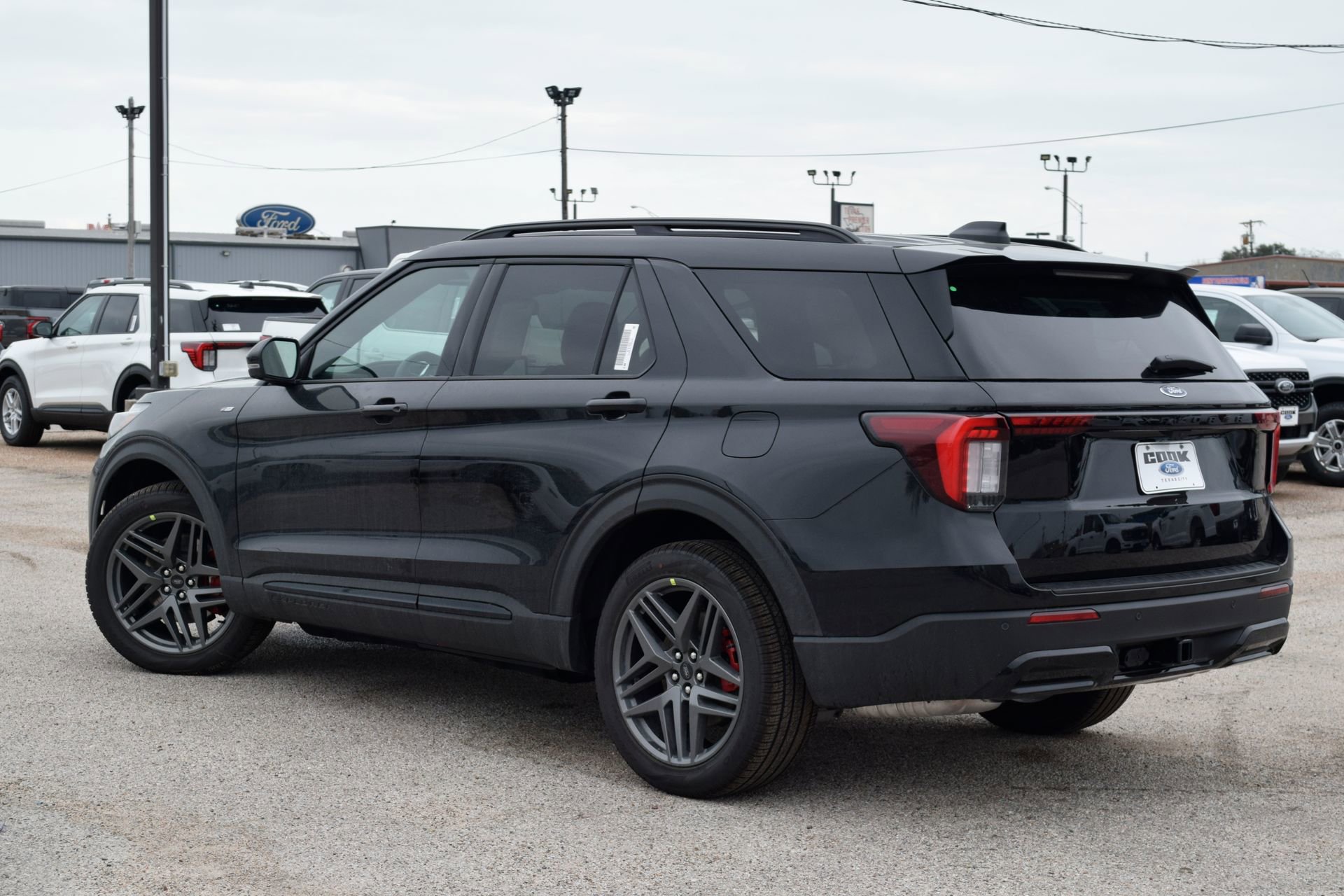 New 2026 Ford Explorer ST-Line w/ ST-Line Street Pack image 4