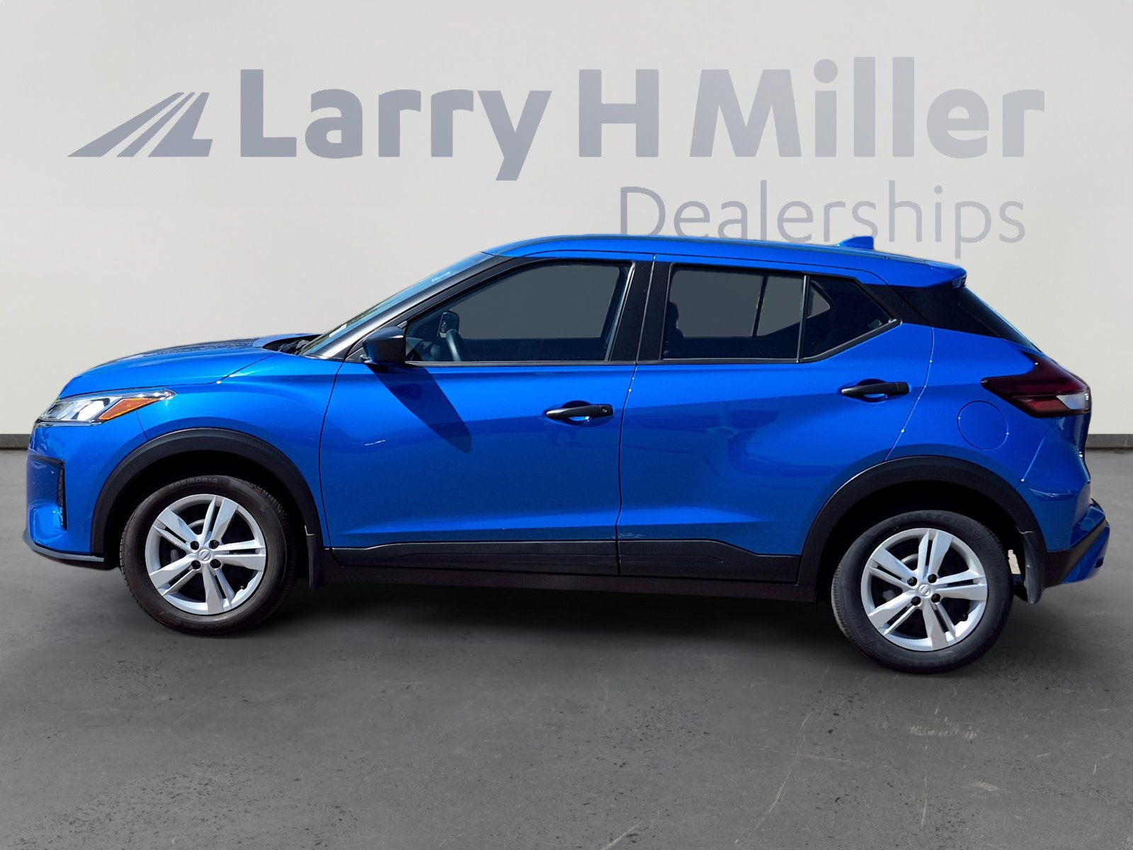 Used 2024 Nissan Kicks S w/ Interior Electronics Package FWD video 2