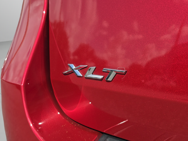Used 2024 Ford Explorer XLT RWD image 17