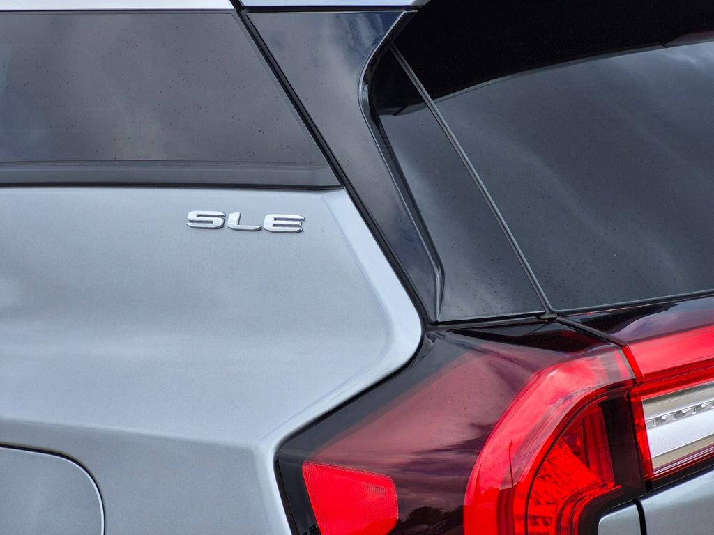 Used 2023 GMC Terrain SLE w/ Driver Convenience Package image 10