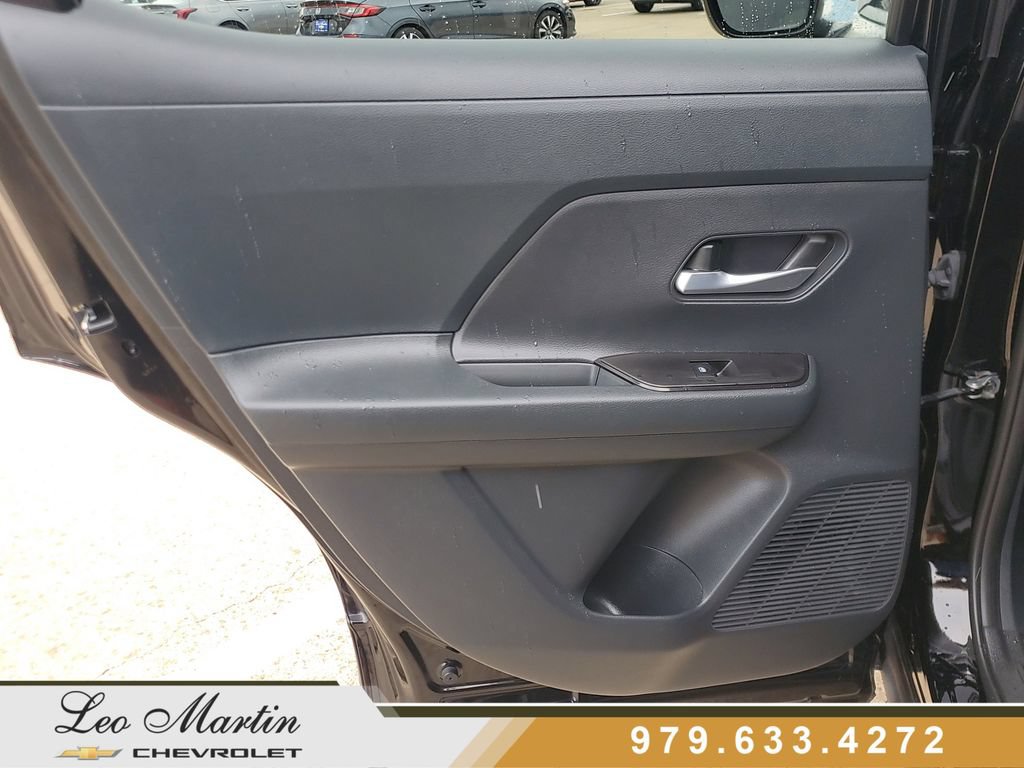 Used 2025 Nissan Kicks SV FWD image 11