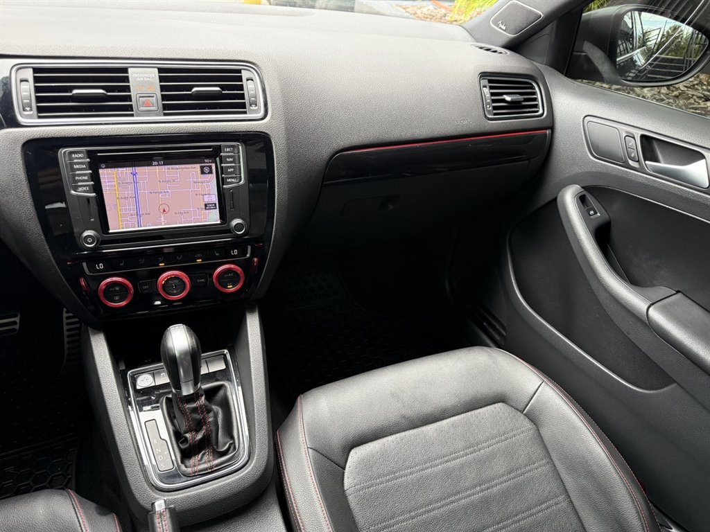 Used 2018 Volkswagen Jetta GLI FWD image 17
