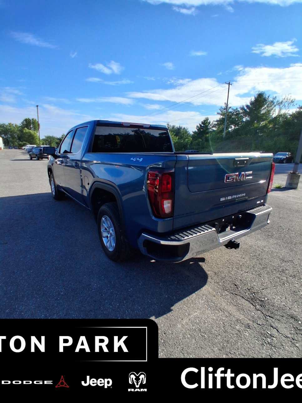 Used 2024 GMC Sierra 1500 SLE AWD/4WD image 8