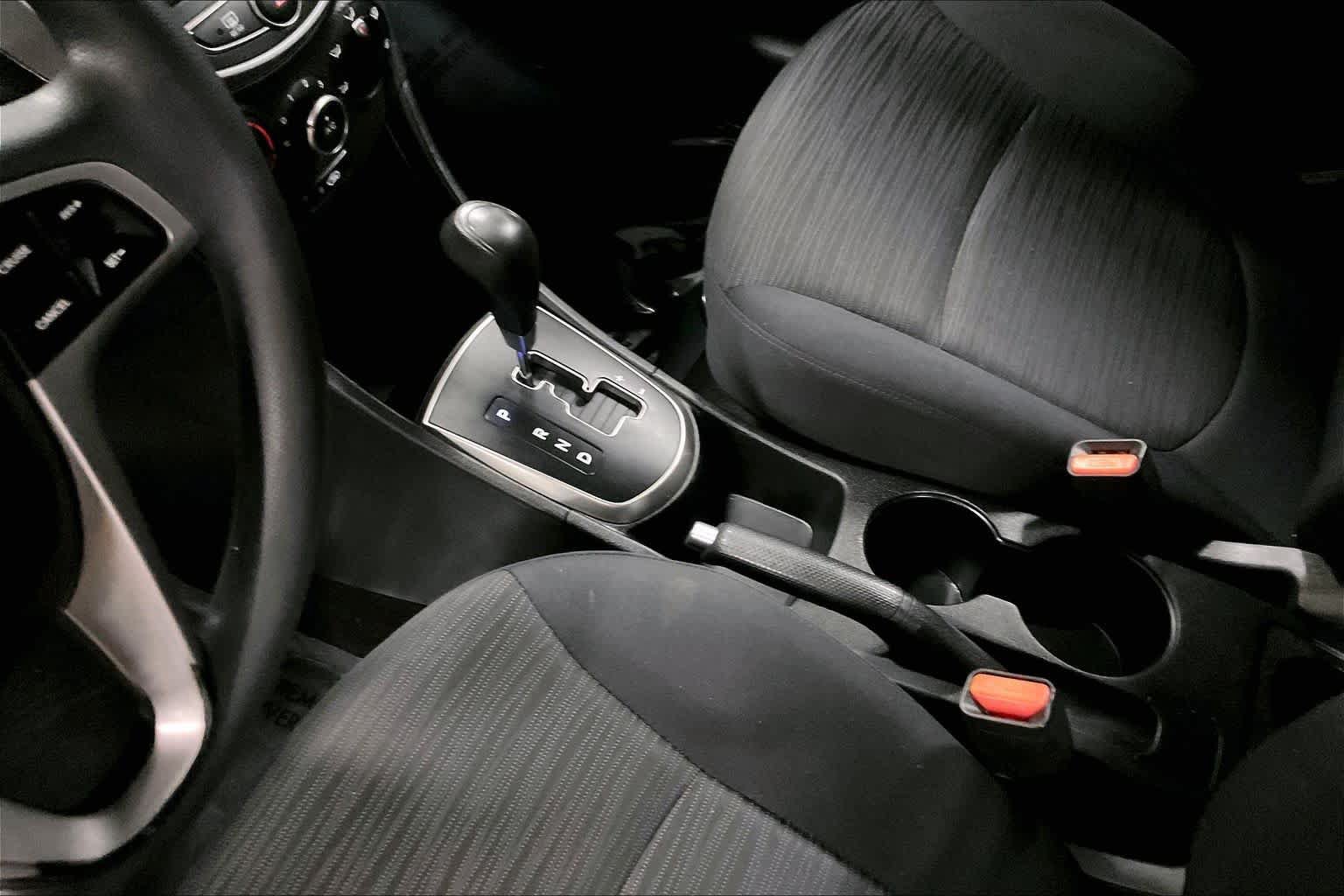 Used 2015 Hyundai Accent GS FWD image 16
