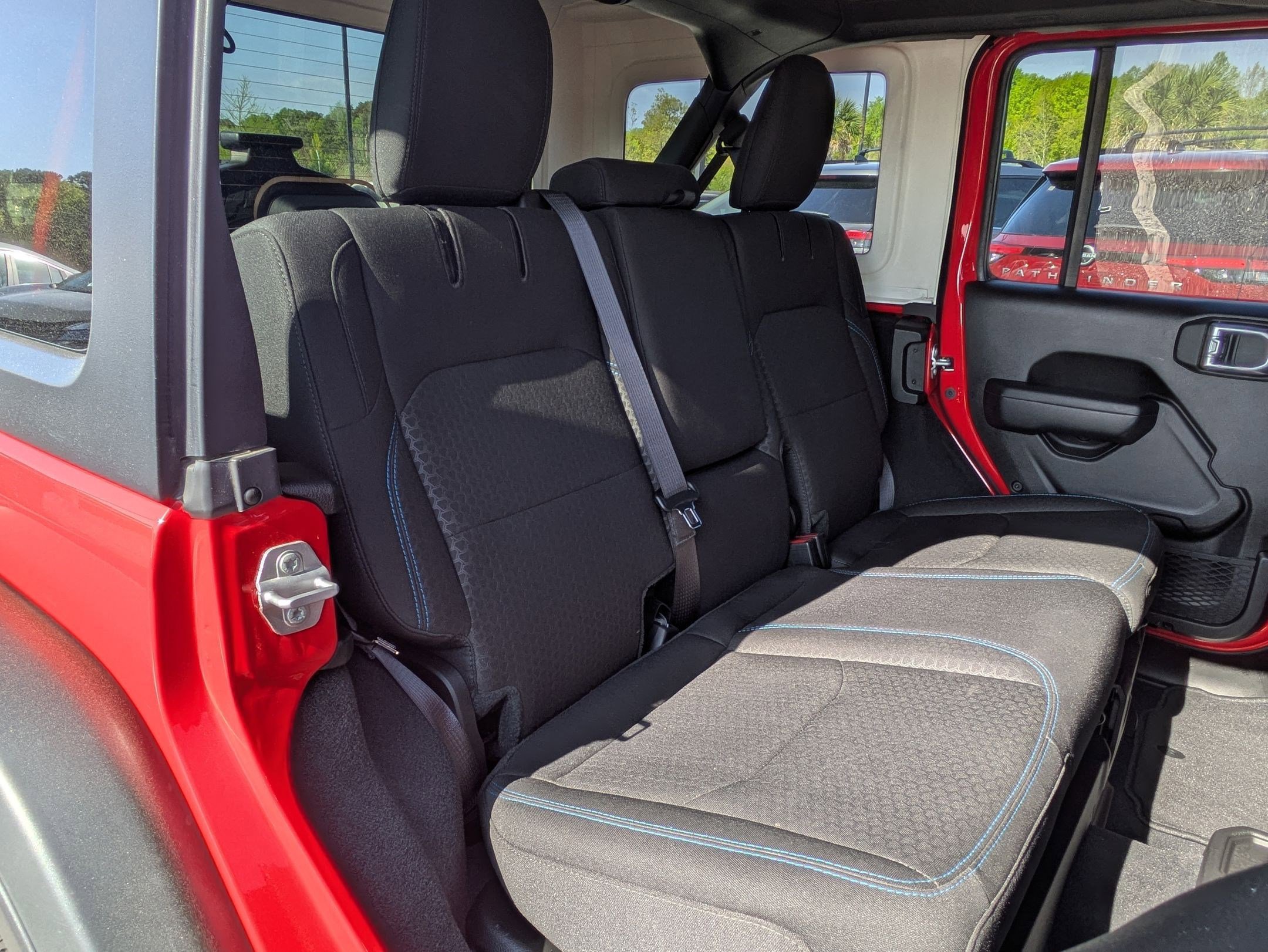 Used 2025 Jeep Wrangler Unlimited Rubicon 4xe w/ Convenience Group AWD/4WD image 32