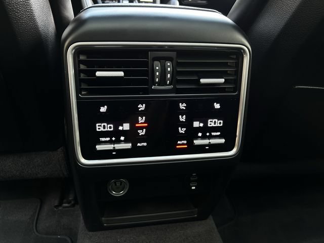 Used 2022 Porsche Cayenne Platinum Edition AWD/4WD image 31