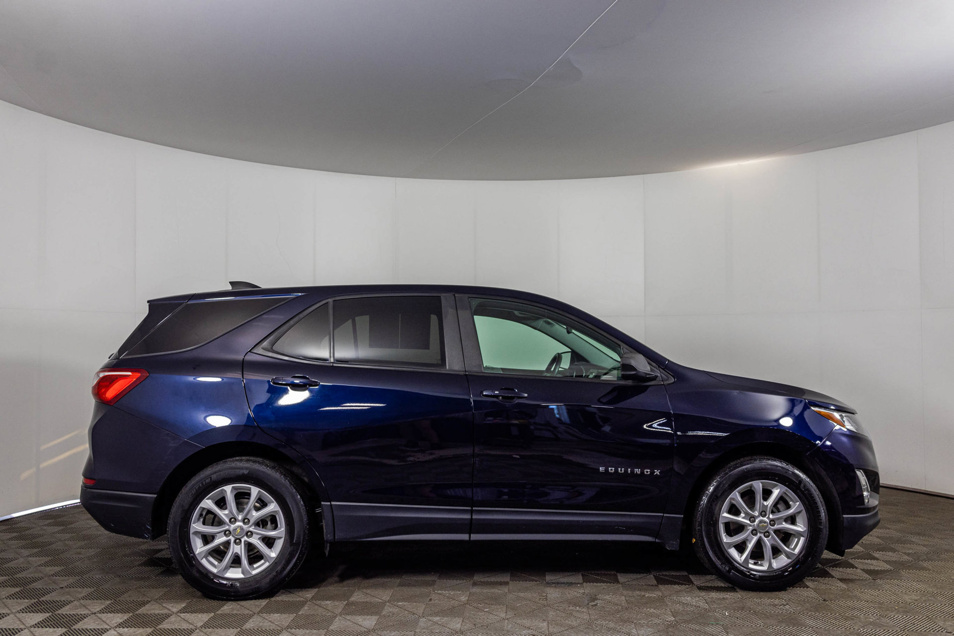 Used 2020 Chevrolet Equinox LS w/ LS Convenience Package FWD image 11