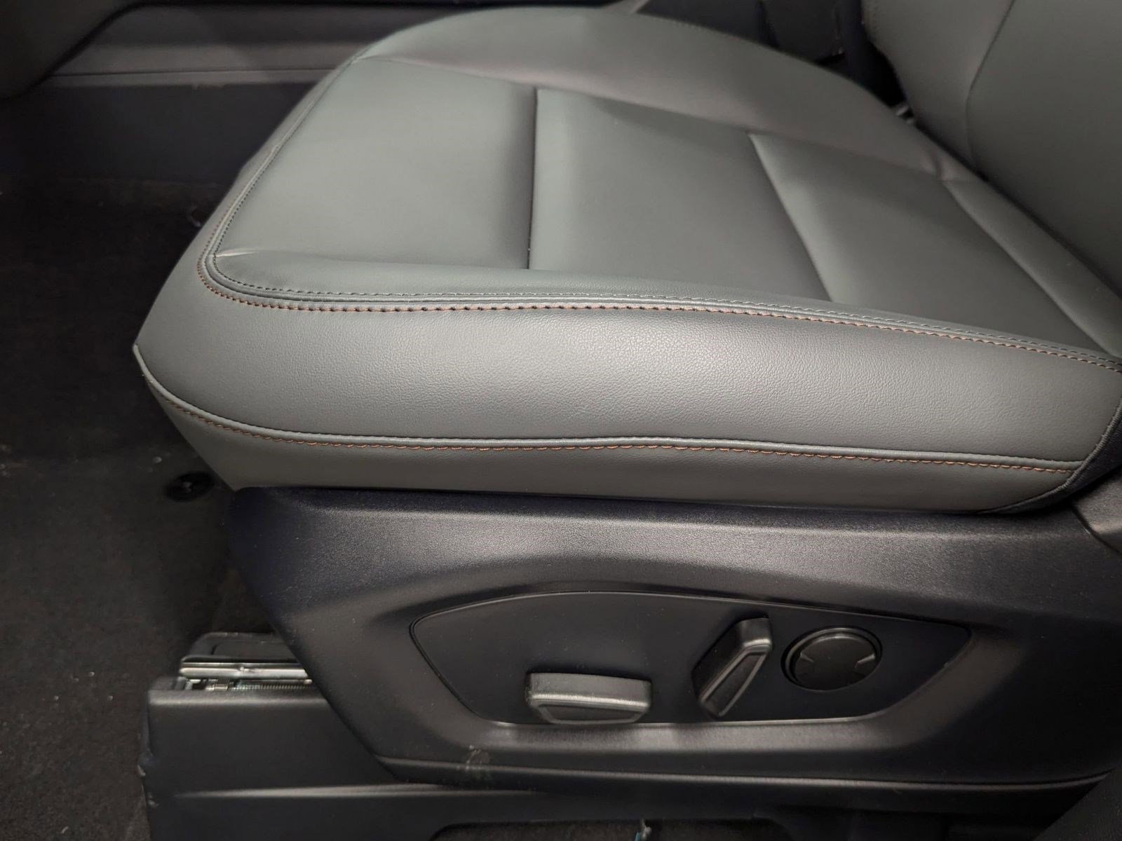 New 2026 Ford Explorer Active w/ Active Comfort Package image 11