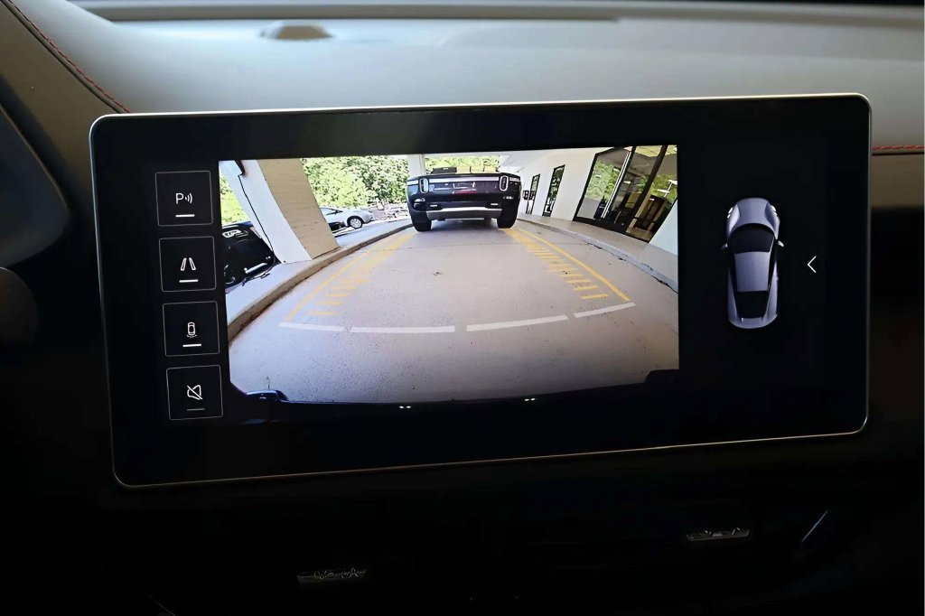 Used 2025 Lotus Emira RWD image 15