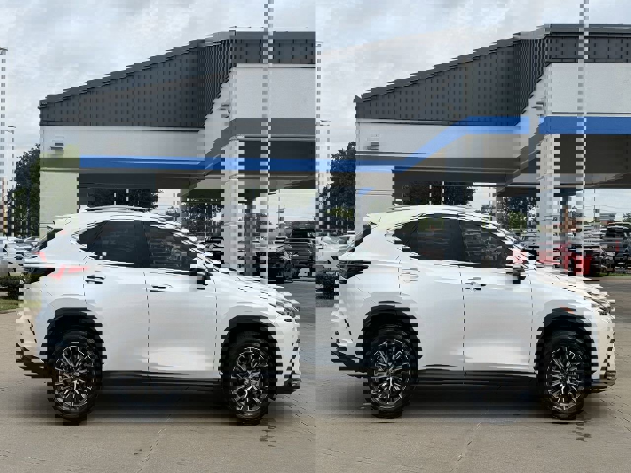 Used 2025 Lexus NX 350 AWD w/ Accessory Package (2T) image 3