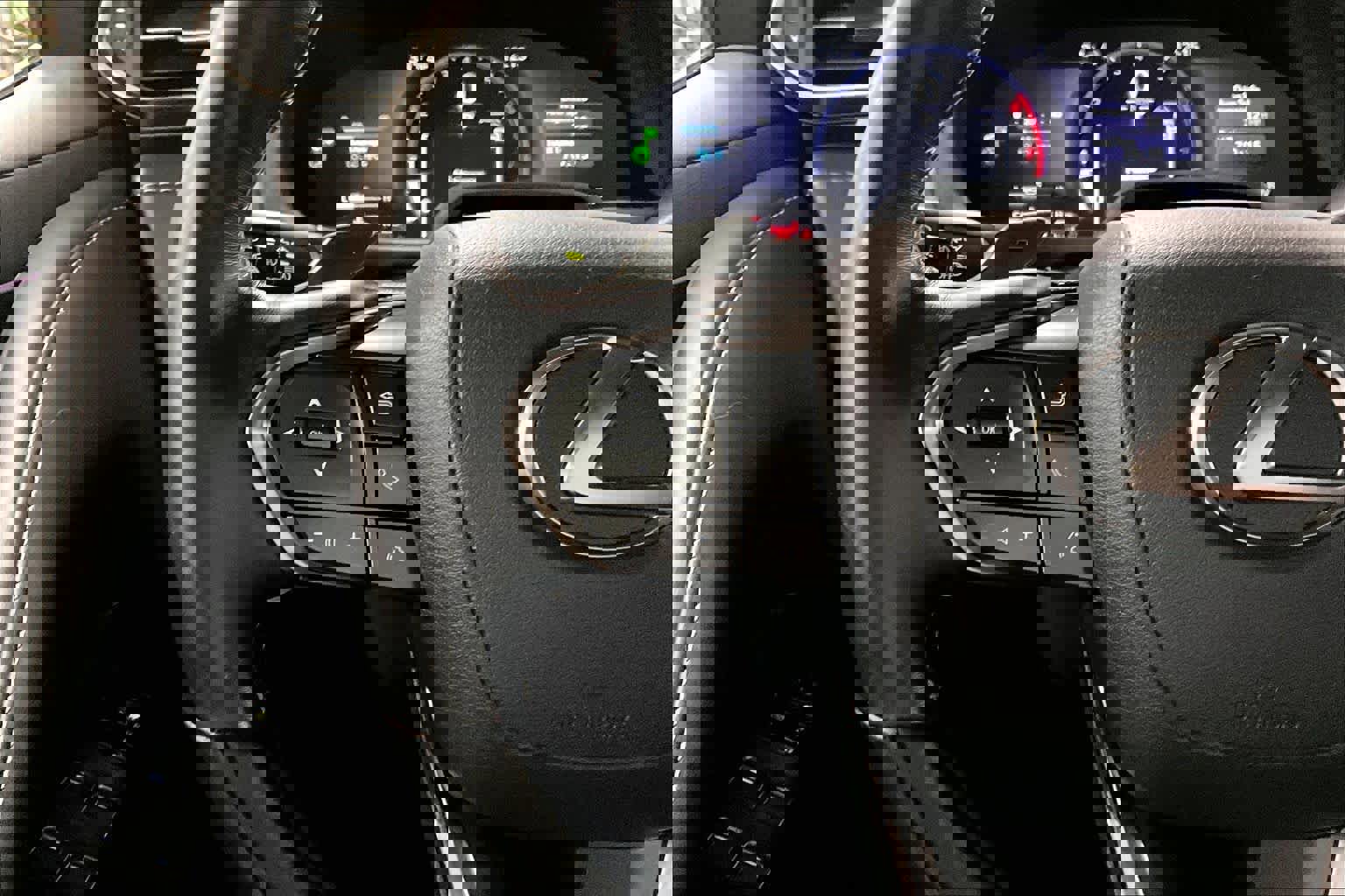 Used 2025 Lexus LX 600 4WD w/ Luxury Package image 22