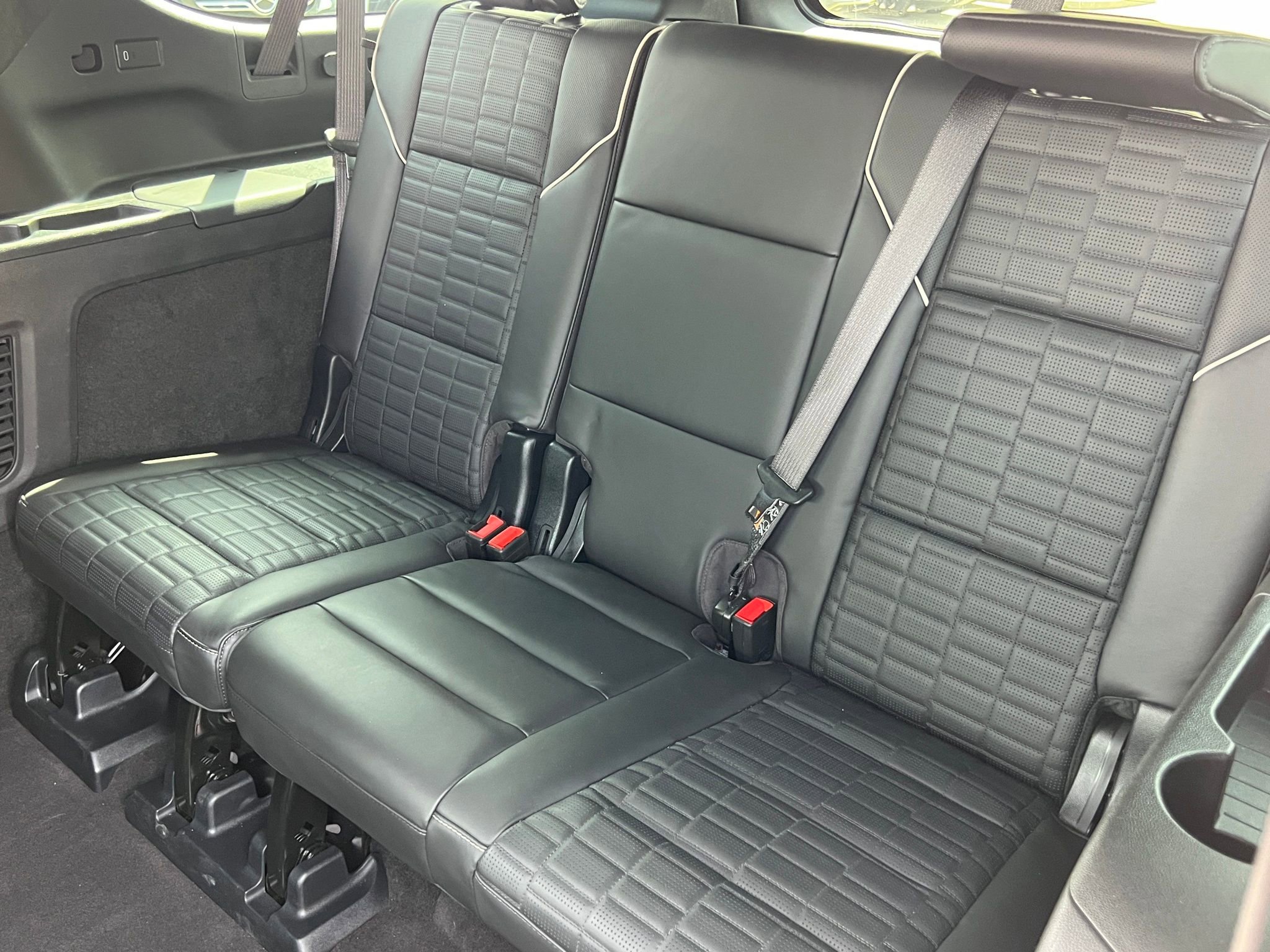 Used 2025 Cadillac Escalade ESV V image 23