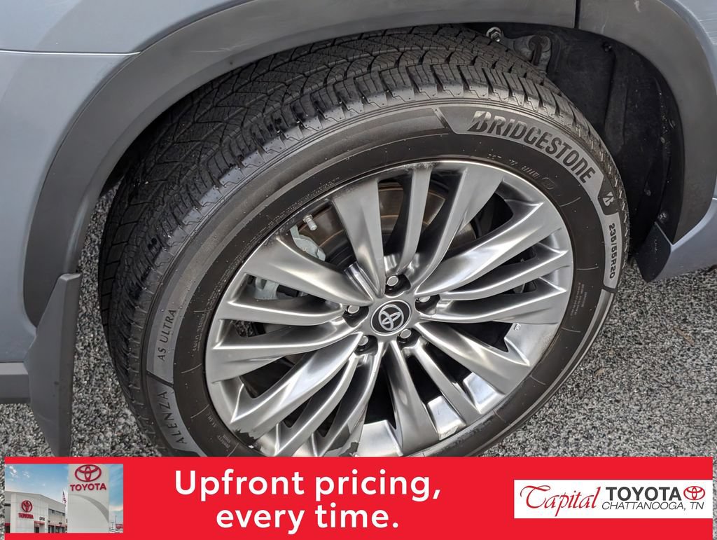 Used 2024 Toyota Highlander Platinum AWD/4WD image 9