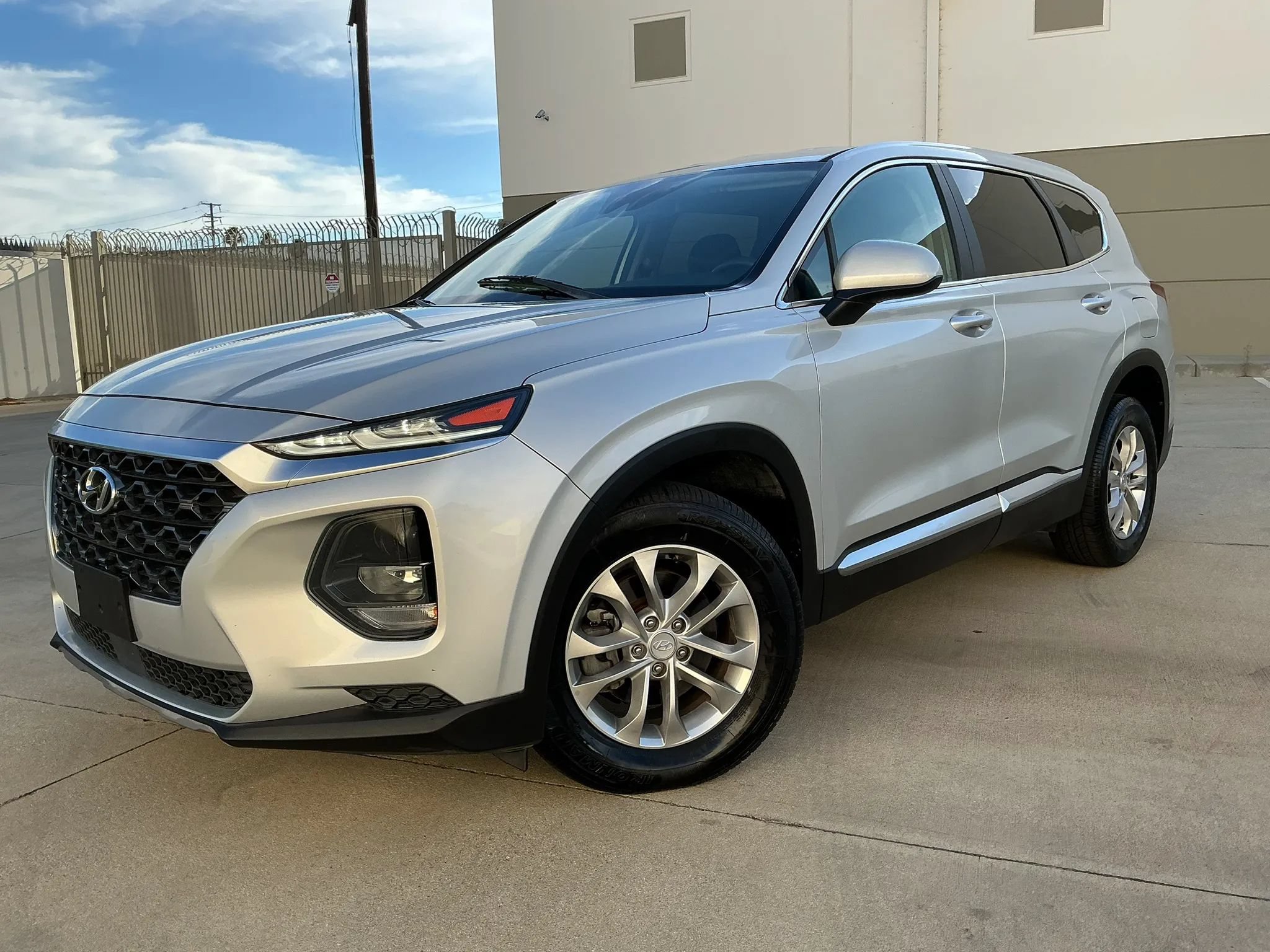 Used 2019 Hyundai Santa Fe SE AWD/4WD image 1