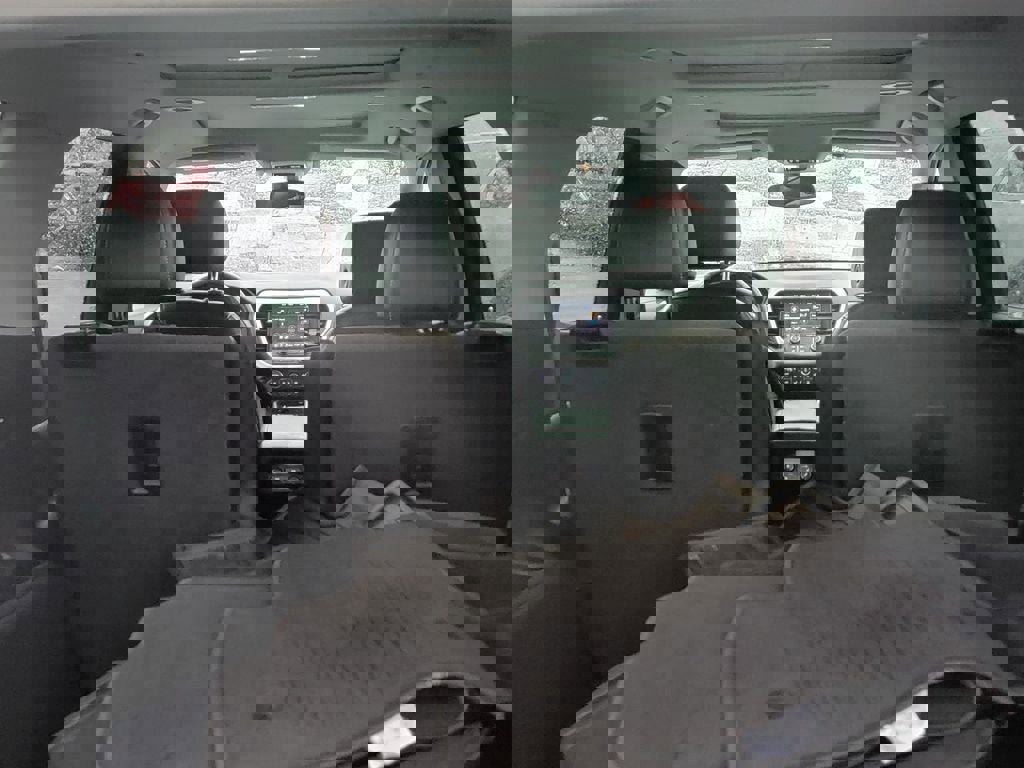 Used 2020 GMC Acadia SLT w/ Premium Package image 8