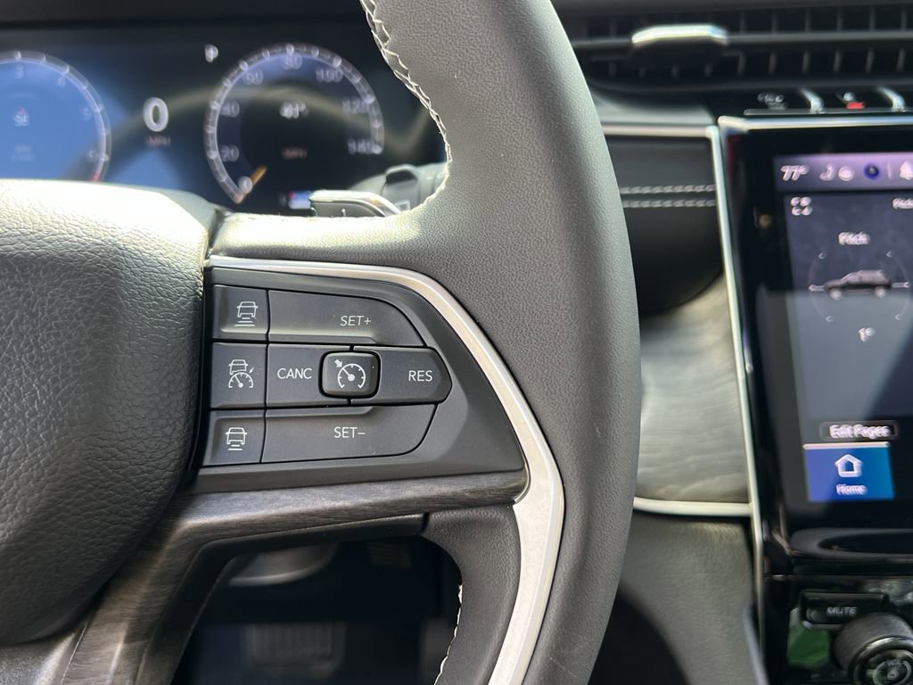 Used 2024 Jeep Grand Cherokee Limited w/ Luxury Tech Group II image 34