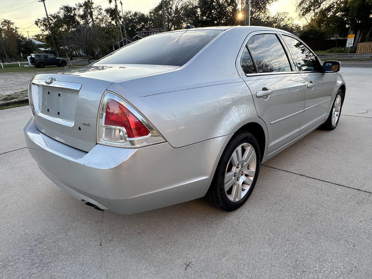 Used 2009 Ford Fusion SEL FWD image 5
