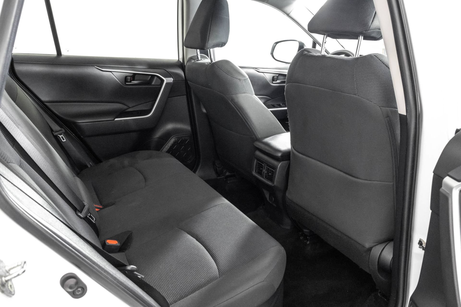 Used 2022 Toyota RAV4 LE AWD/4WD image 38