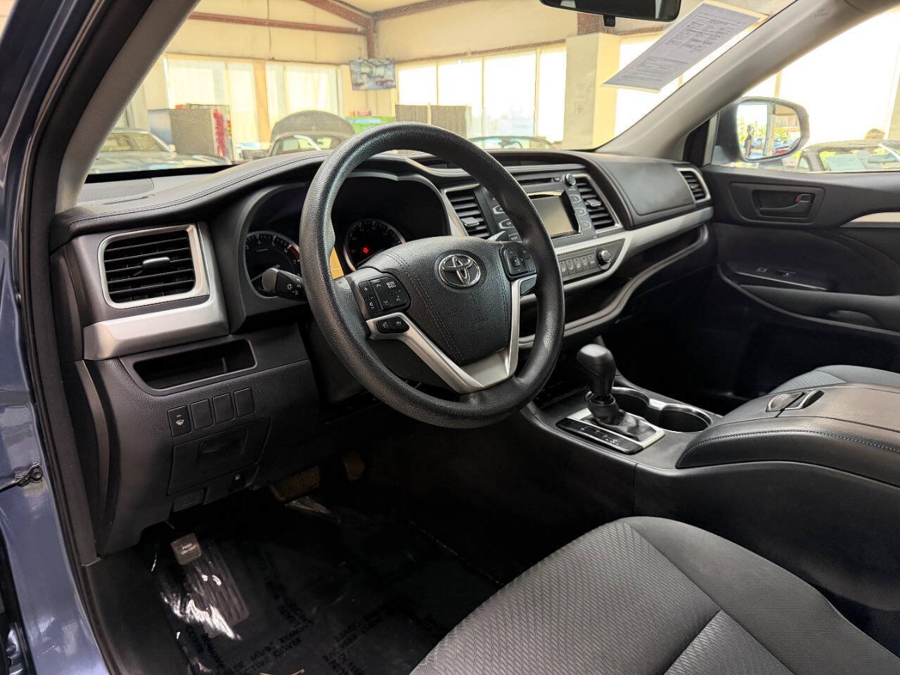 Used 2016 Toyota Highlander LE FWD image 12