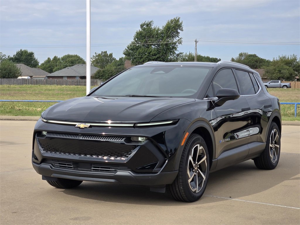 New 2026 Chevrolet Equinox EV LT image 2