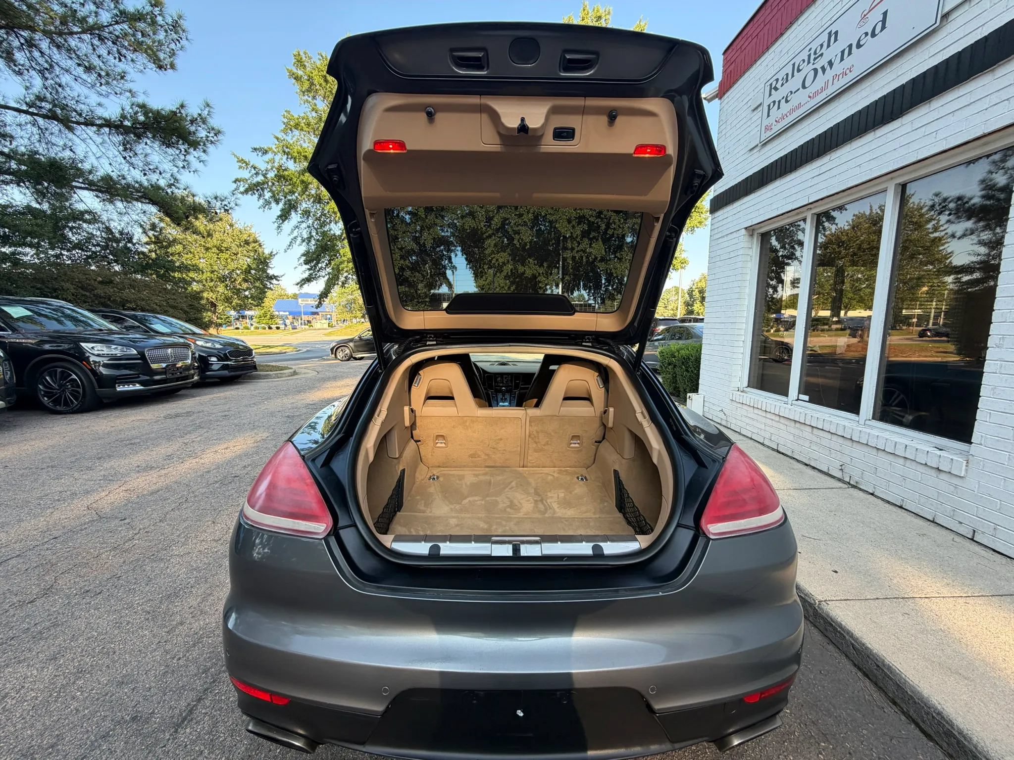 Used 2014 Porsche Panamera RWD image 18