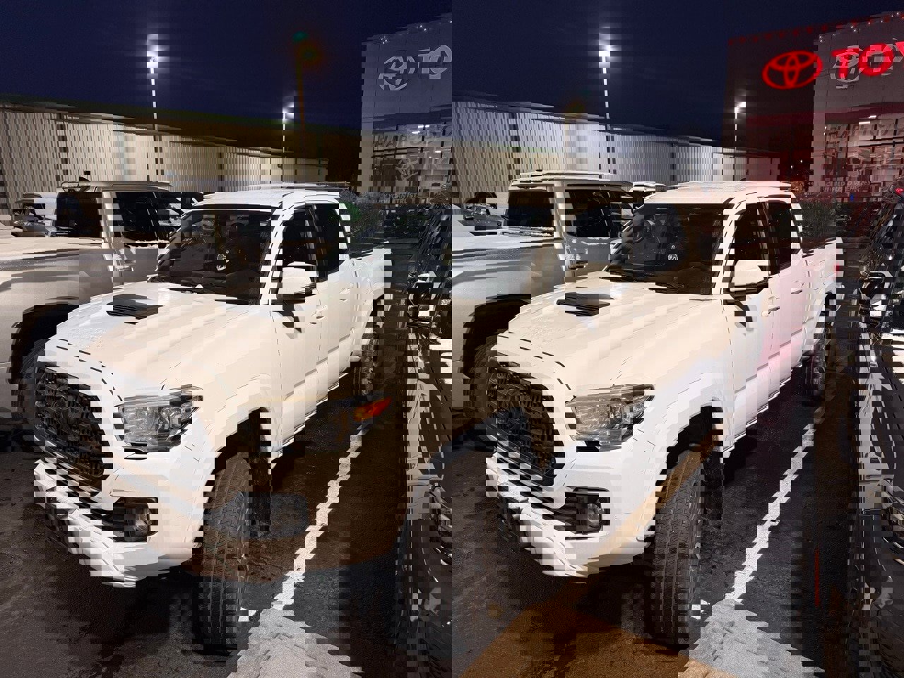 Used 2017 Toyota Tacoma TRD Sport w/ Tow Package image 3