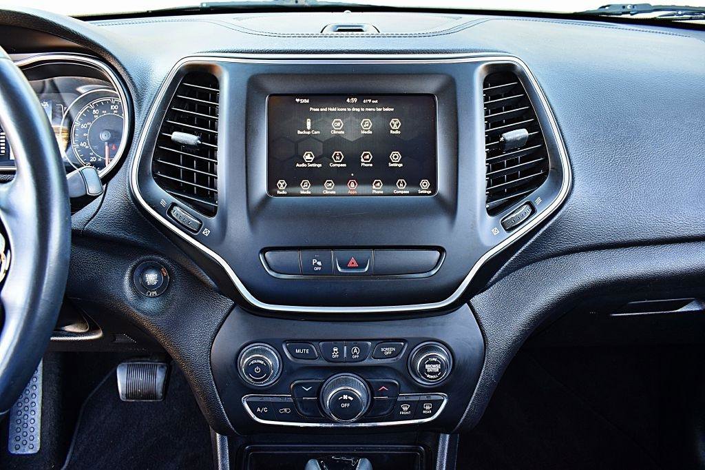 Used 2019 Jeep Cherokee Latitude Plus FWD image 28